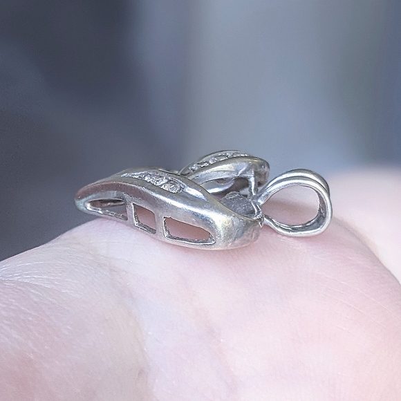 10K solid white gold diamond heart pendant - Picture 9 of 15
